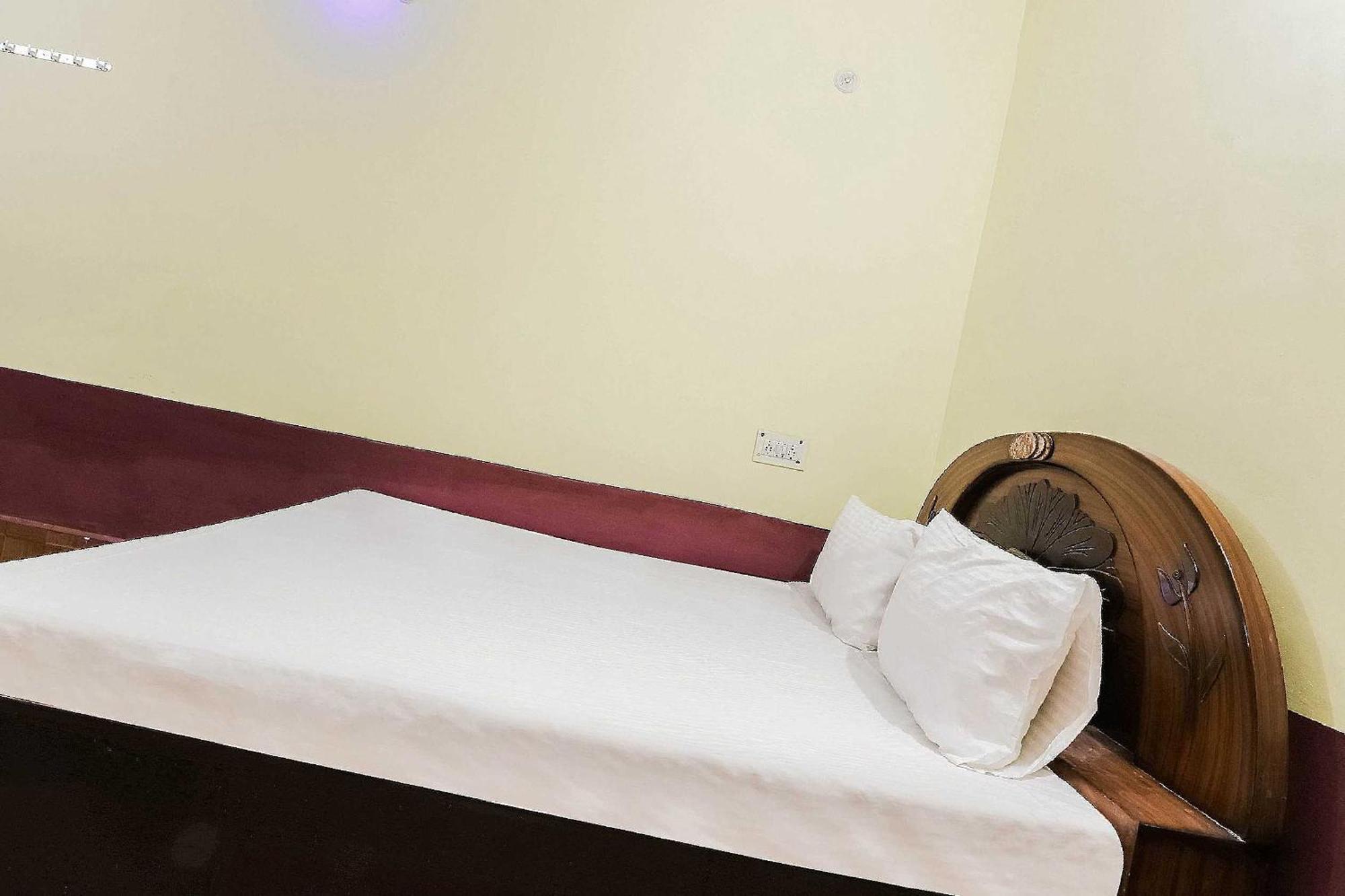 Hotel O Jyotish House Ayodhya Buitenkant foto